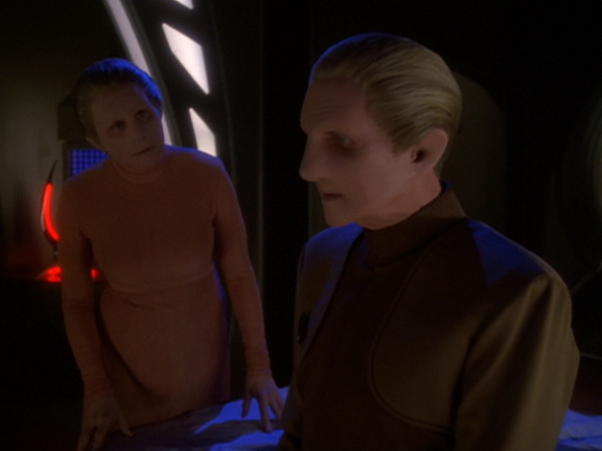 extant_StarTrek_DS9_6x05-FavorTheBold_00878.jpg