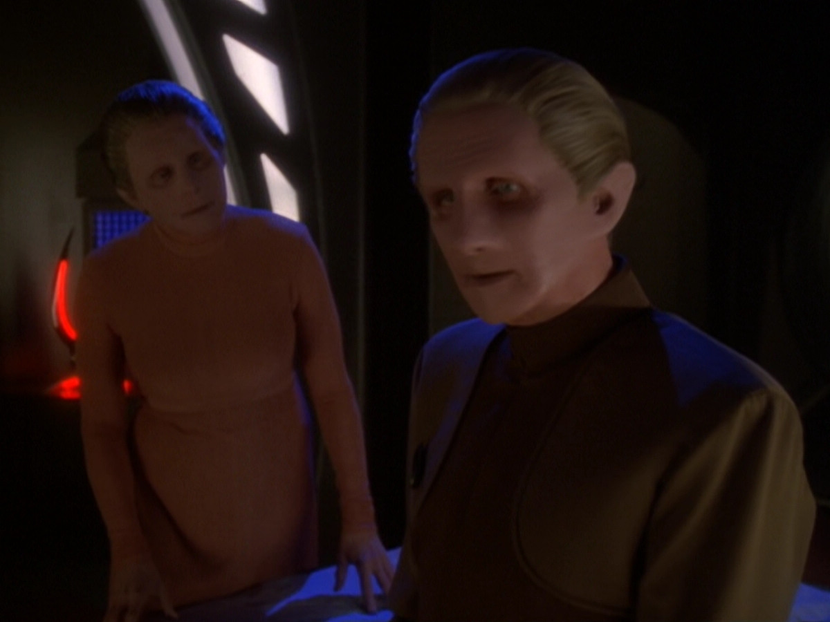 extant_StarTrek_DS9_6x05-FavorTheBold_00879.jpg