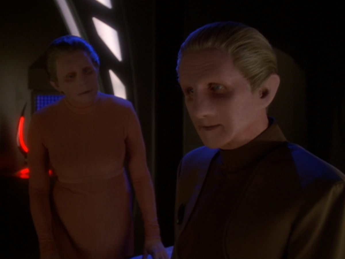 extant_StarTrek_DS9_6x05-FavorTheBold_00882.jpg