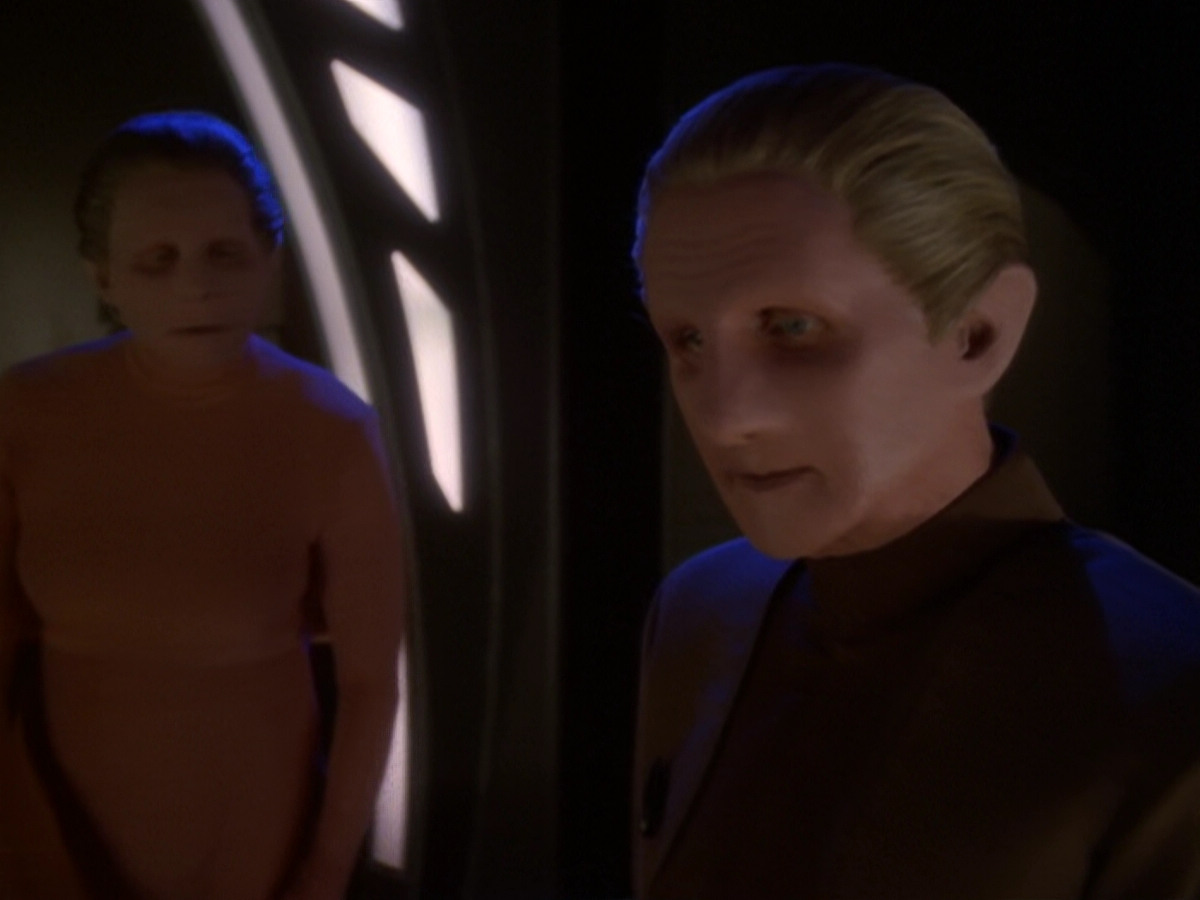 extant_StarTrek_DS9_6x05-FavorTheBold_00884.jpg