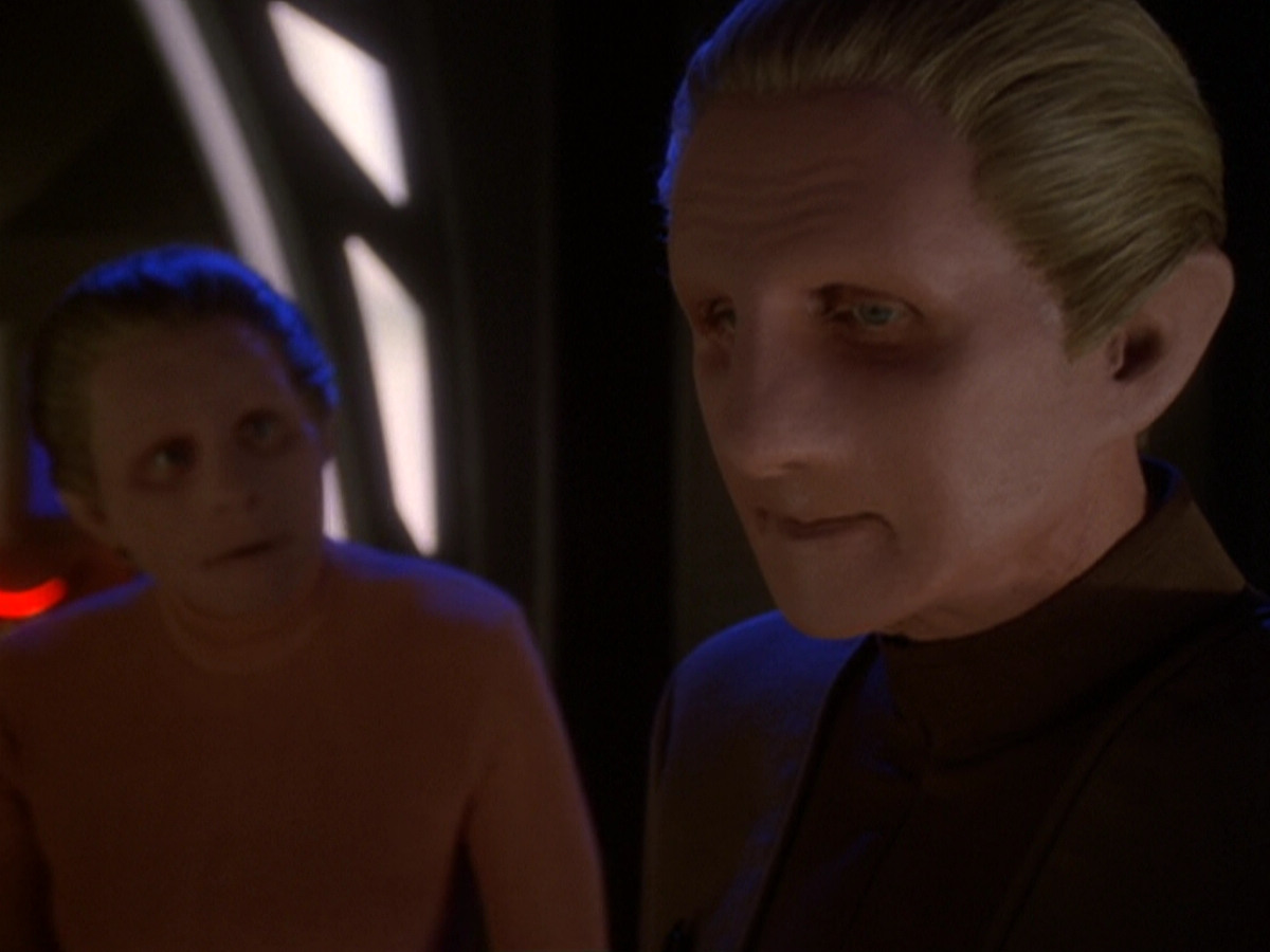 extant_StarTrek_DS9_6x05-FavorTheBold_00895.jpg
