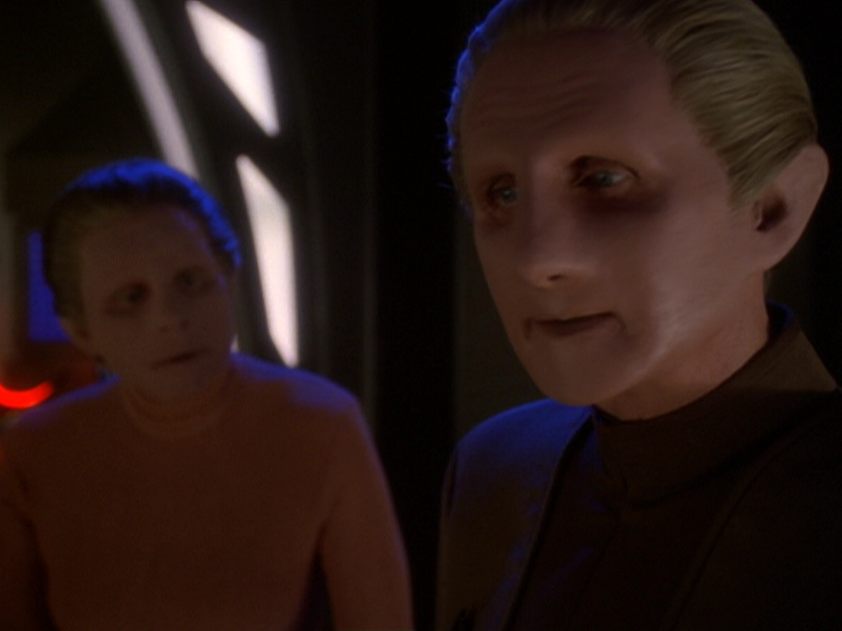 extant_StarTrek_DS9_6x05-FavorTheBold_00899.jpg