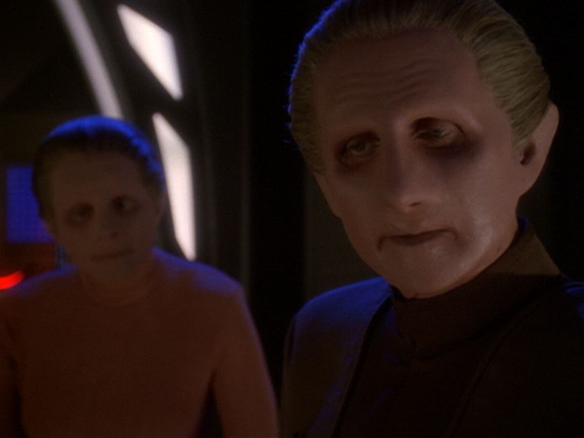 extant_StarTrek_DS9_6x05-FavorTheBold_00945.jpg