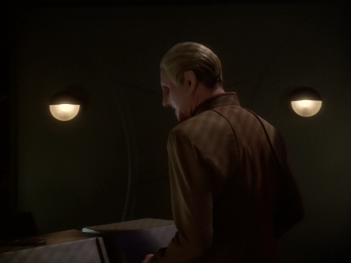extant_StarTrek_DS9_6x05-FavorTheBold_00991.jpg