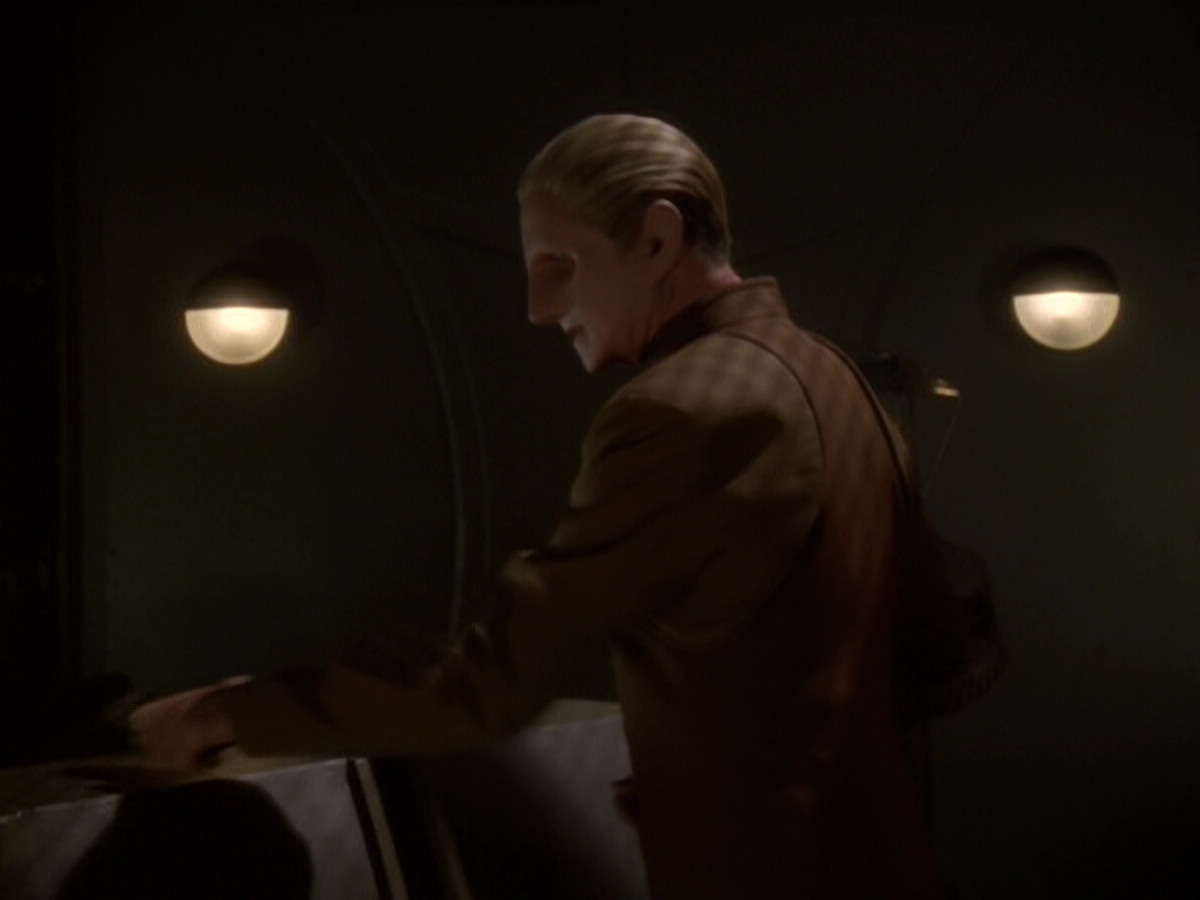 extant_StarTrek_DS9_6x05-FavorTheBold_00992.jpg