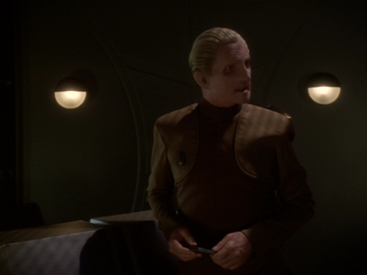 extant_StarTrek_DS9_6x05-FavorTheBold_01003.jpg