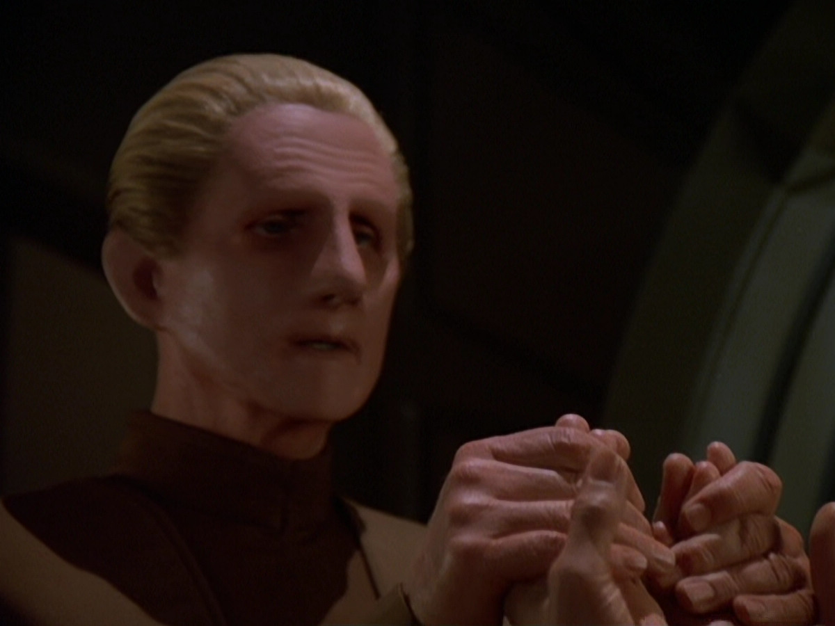 extant_StarTrek_DS9_6x05-FavorTheBold_01076.jpg