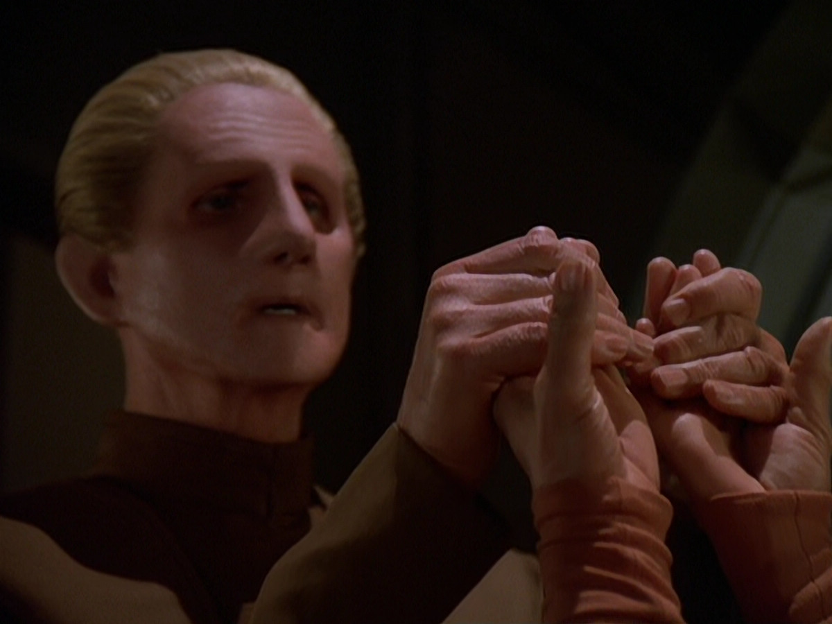 extant_StarTrek_DS9_6x05-FavorTheBold_01079.jpg