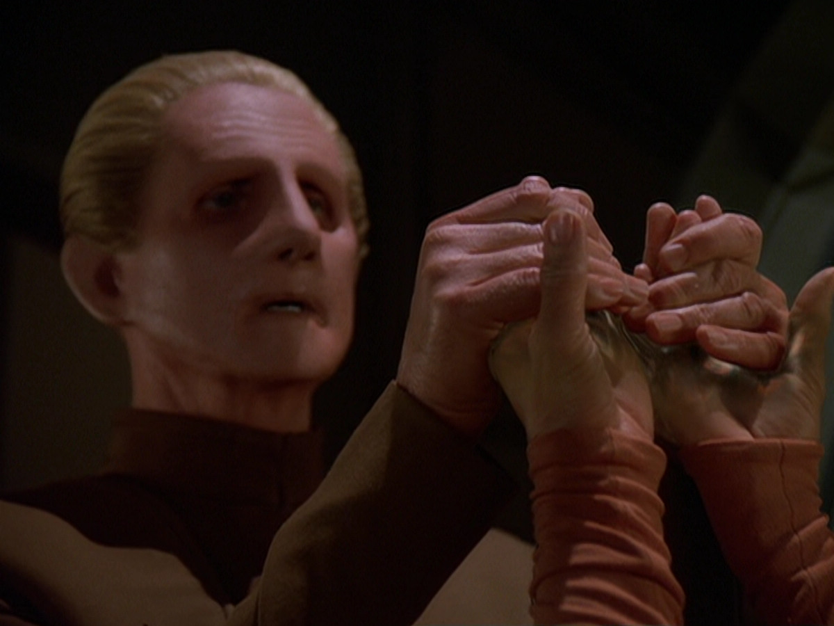 extant_StarTrek_DS9_6x05-FavorTheBold_01081.jpg