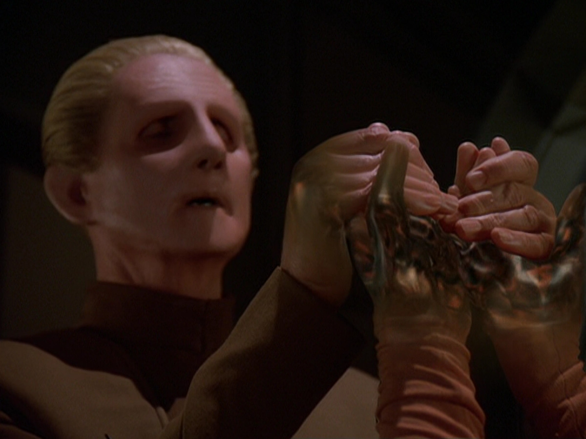 extant_StarTrek_DS9_6x05-FavorTheBold_01082.jpg