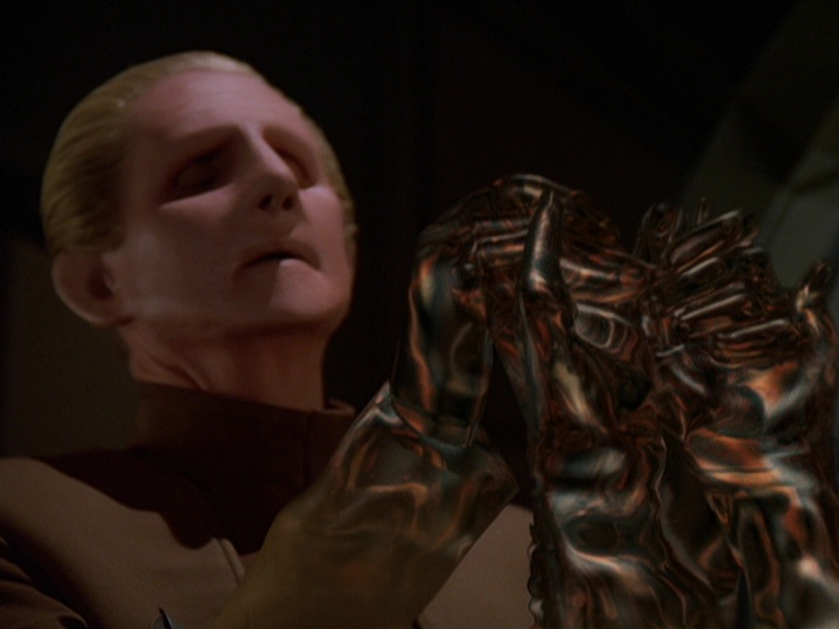 extant_StarTrek_DS9_6x05-FavorTheBold_01084.jpg