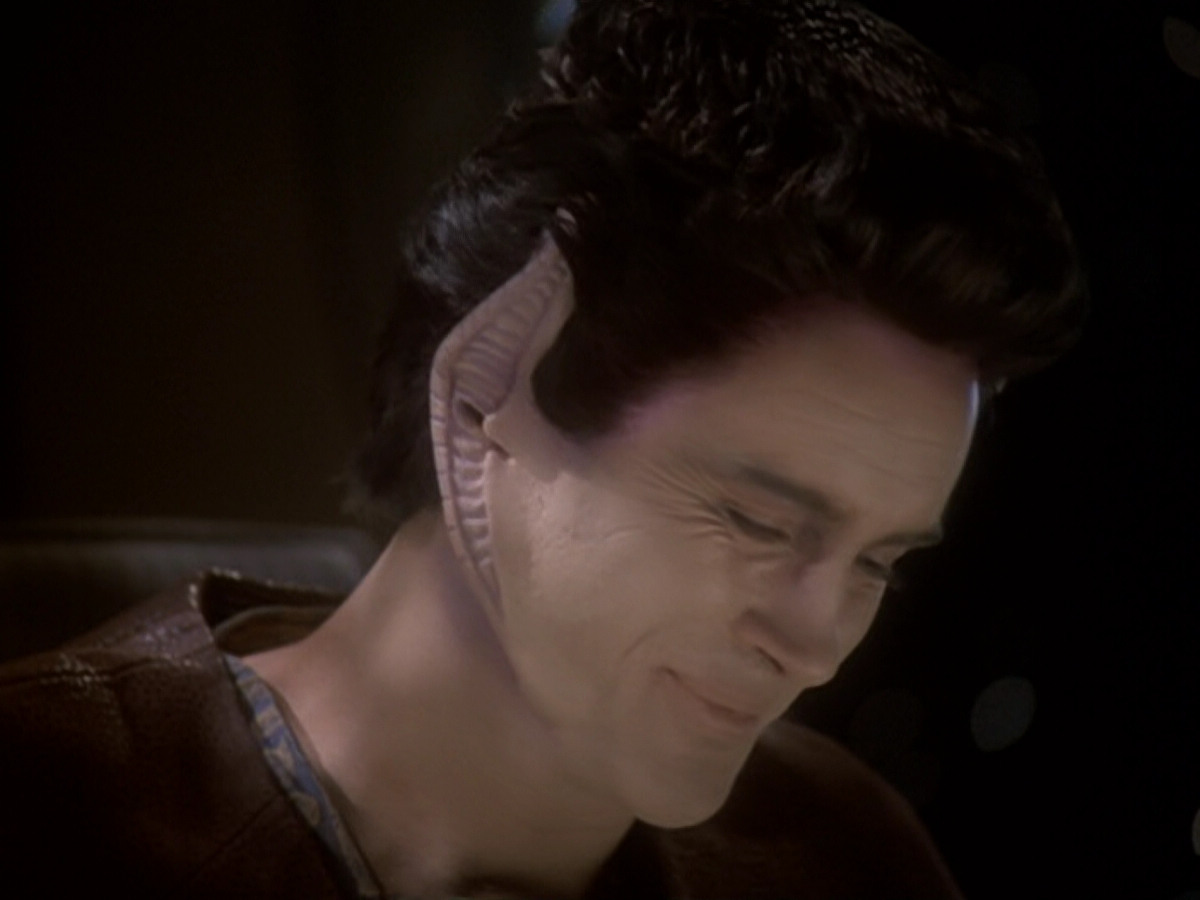 extant_StarTrek_DS9_6x05-FavorTheBold_01224.jpg