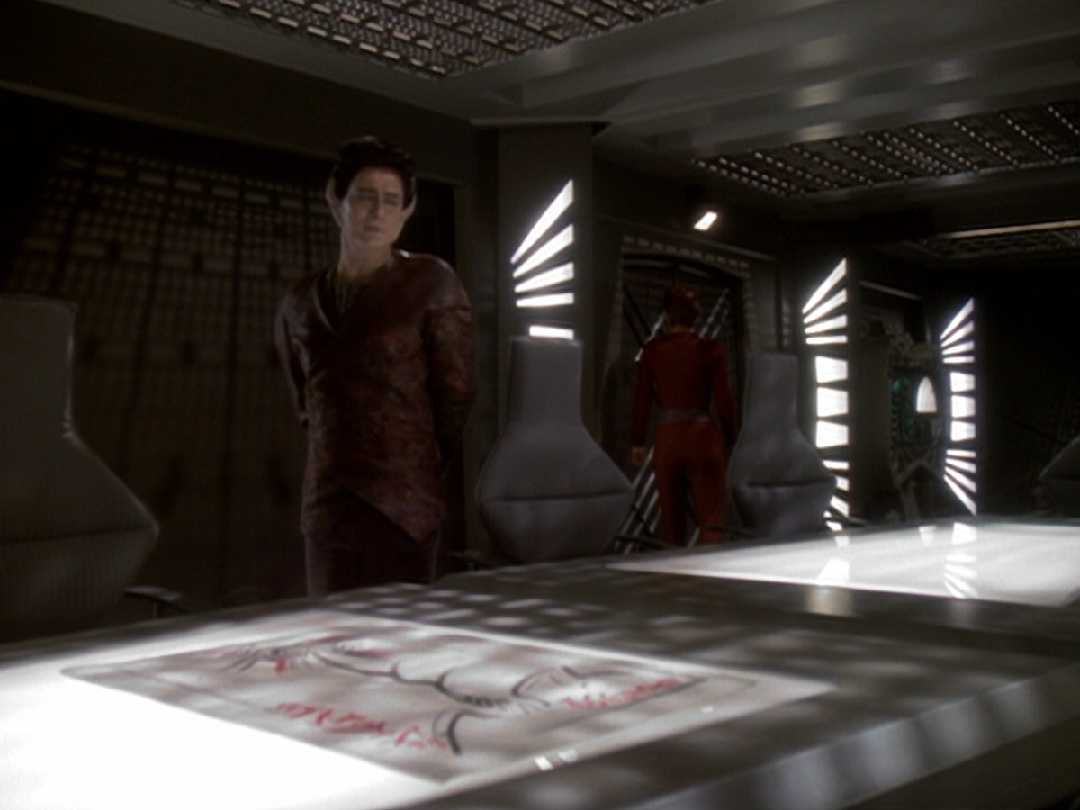 extant_StarTrek_DS9_6x05-FavorTheBold_01341.jpg
