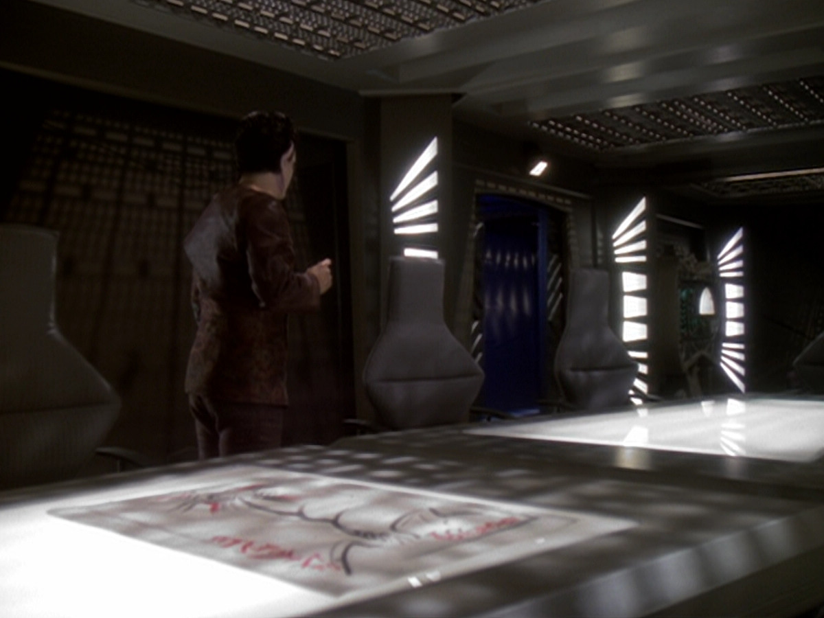 extant_StarTrek_DS9_6x05-FavorTheBold_01356.jpg