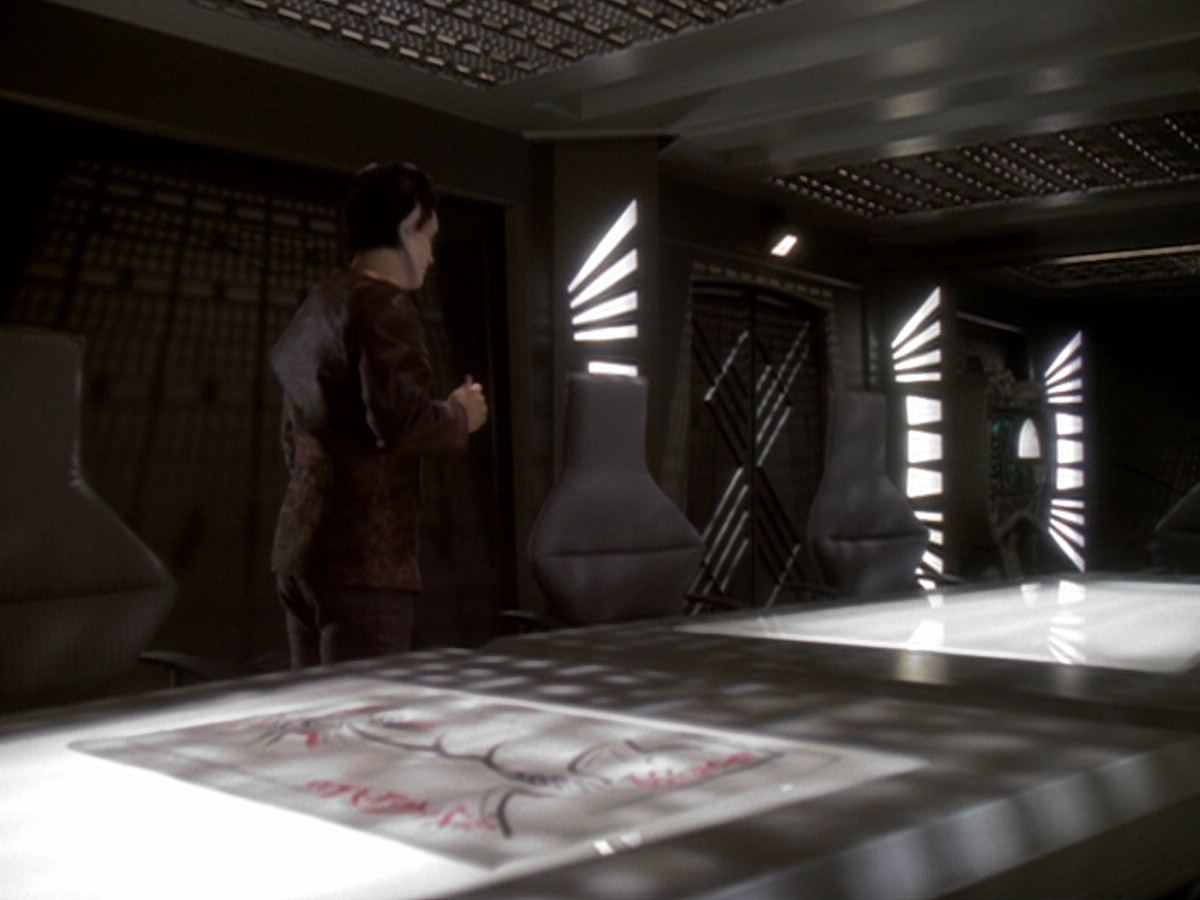 extant_StarTrek_DS9_6x05-FavorTheBold_01358.jpg