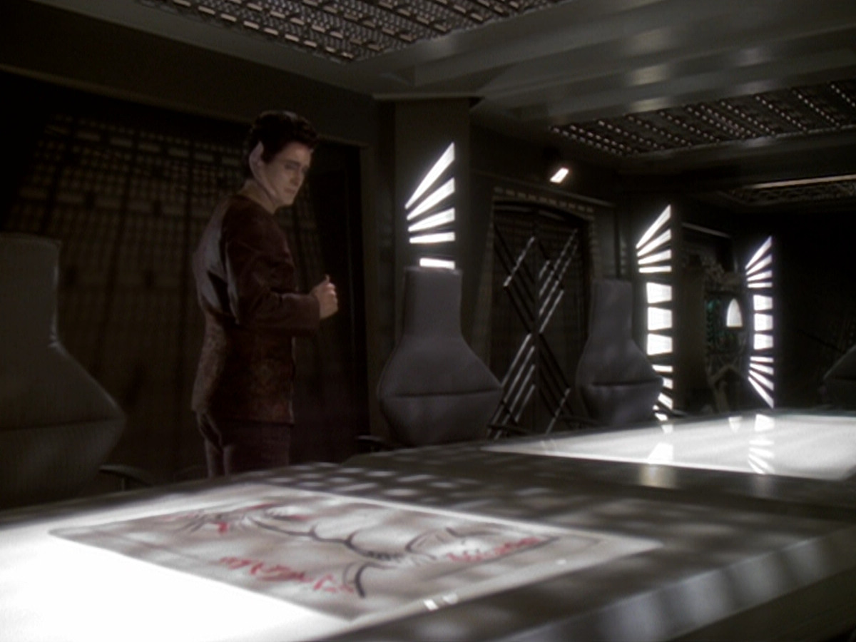 extant_StarTrek_DS9_6x05-FavorTheBold_01360.jpg