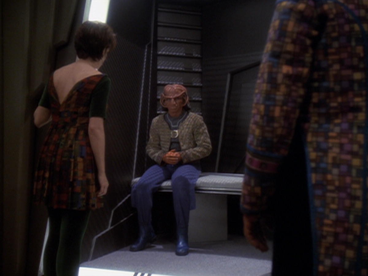 extant_StarTrek_DS9_6x05-FavorTheBold_01366.jpg