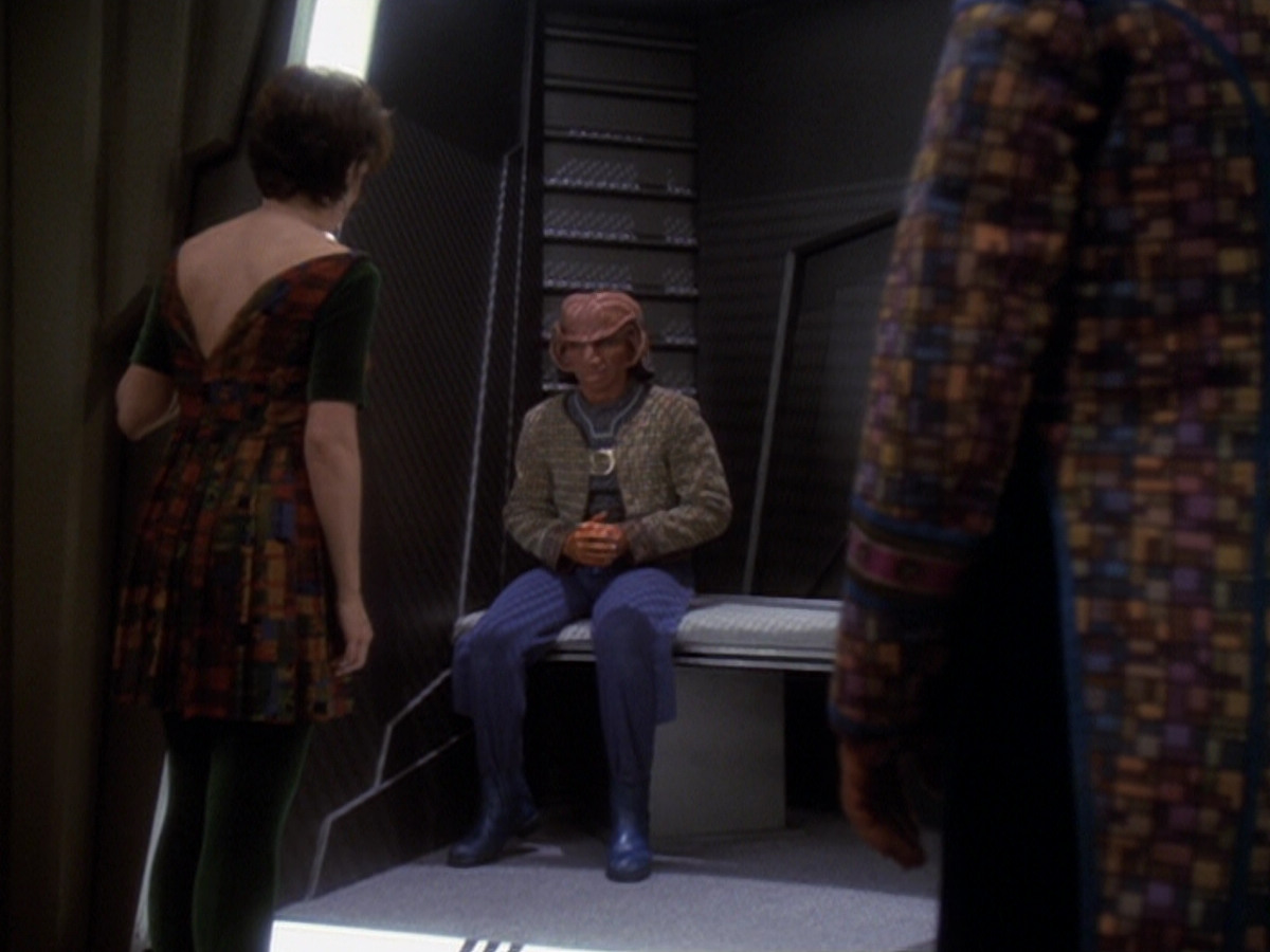 extant_StarTrek_DS9_6x05-FavorTheBold_01367.jpg