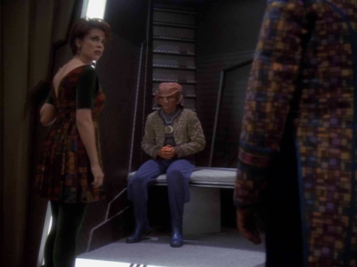 extant_StarTrek_DS9_6x05-FavorTheBold_01368.jpg