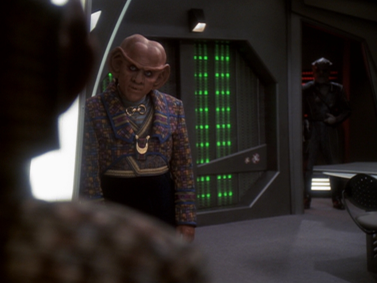 extant_StarTrek_DS9_6x05-FavorTheBold_01371.jpg