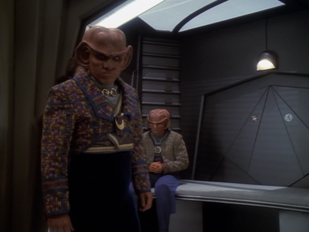 extant_StarTrek_DS9_6x05-FavorTheBold_01444.jpg