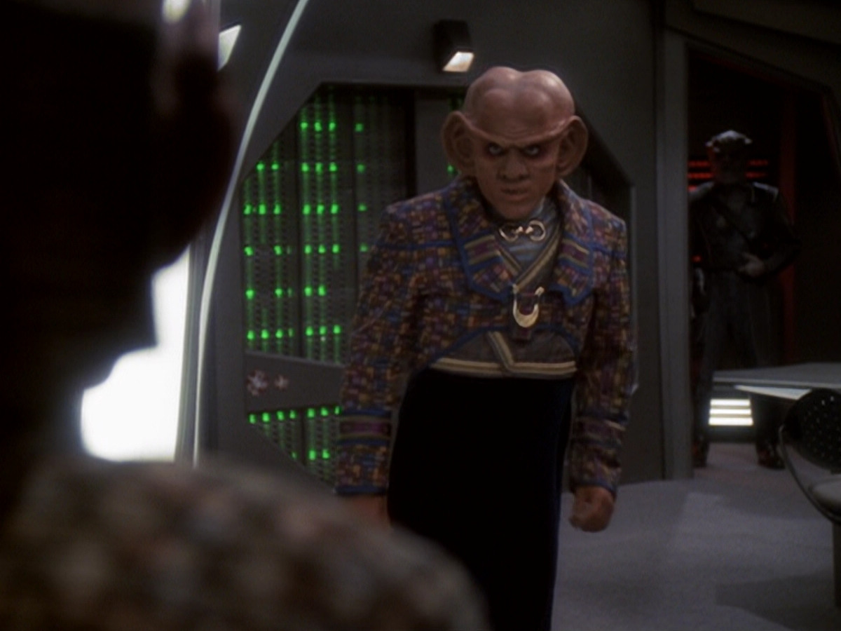 extant_StarTrek_DS9_6x05-FavorTheBold_01451.jpg