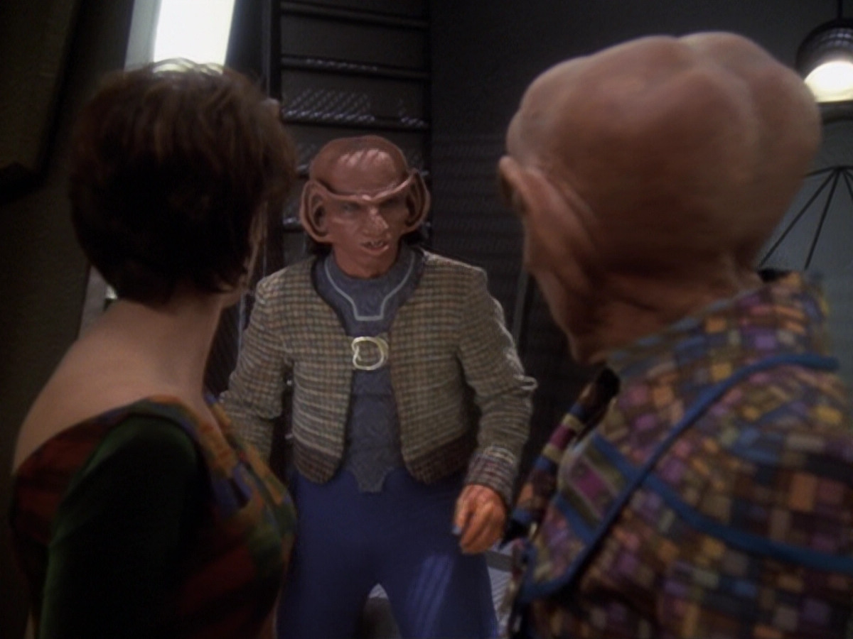 extant_StarTrek_DS9_6x05-FavorTheBold_01501.jpg