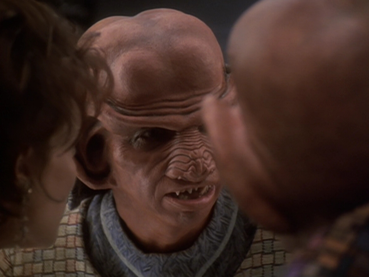 extant_StarTrek_DS9_6x05-FavorTheBold_01530.jpg