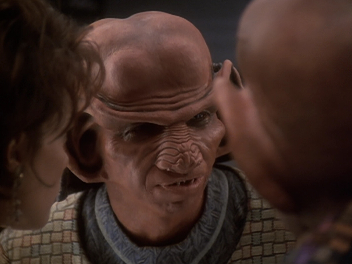 extant_StarTrek_DS9_6x05-FavorTheBold_01534.jpg