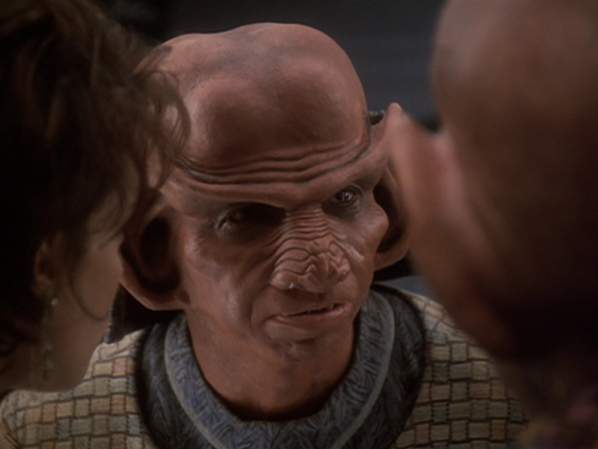 extant_StarTrek_DS9_6x05-FavorTheBold_01543.jpg