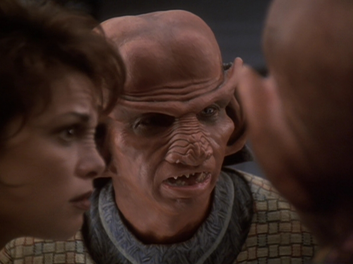extant_StarTrek_DS9_6x05-FavorTheBold_01544.jpg