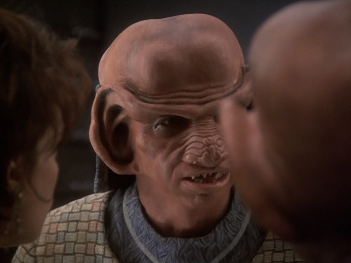 extant_StarTrek_DS9_6x05-FavorTheBold_01550.jpg