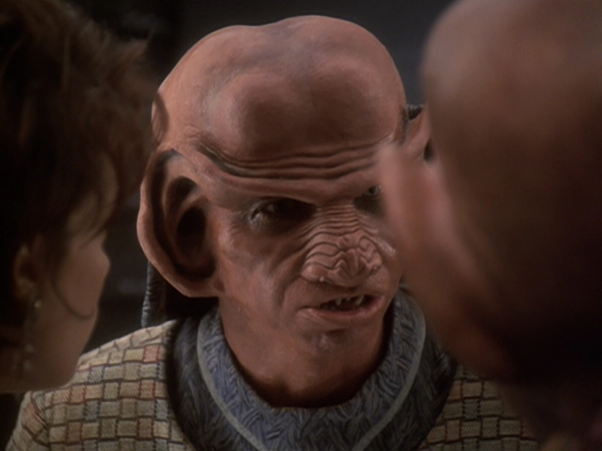 extant_StarTrek_DS9_6x05-FavorTheBold_01551.jpg