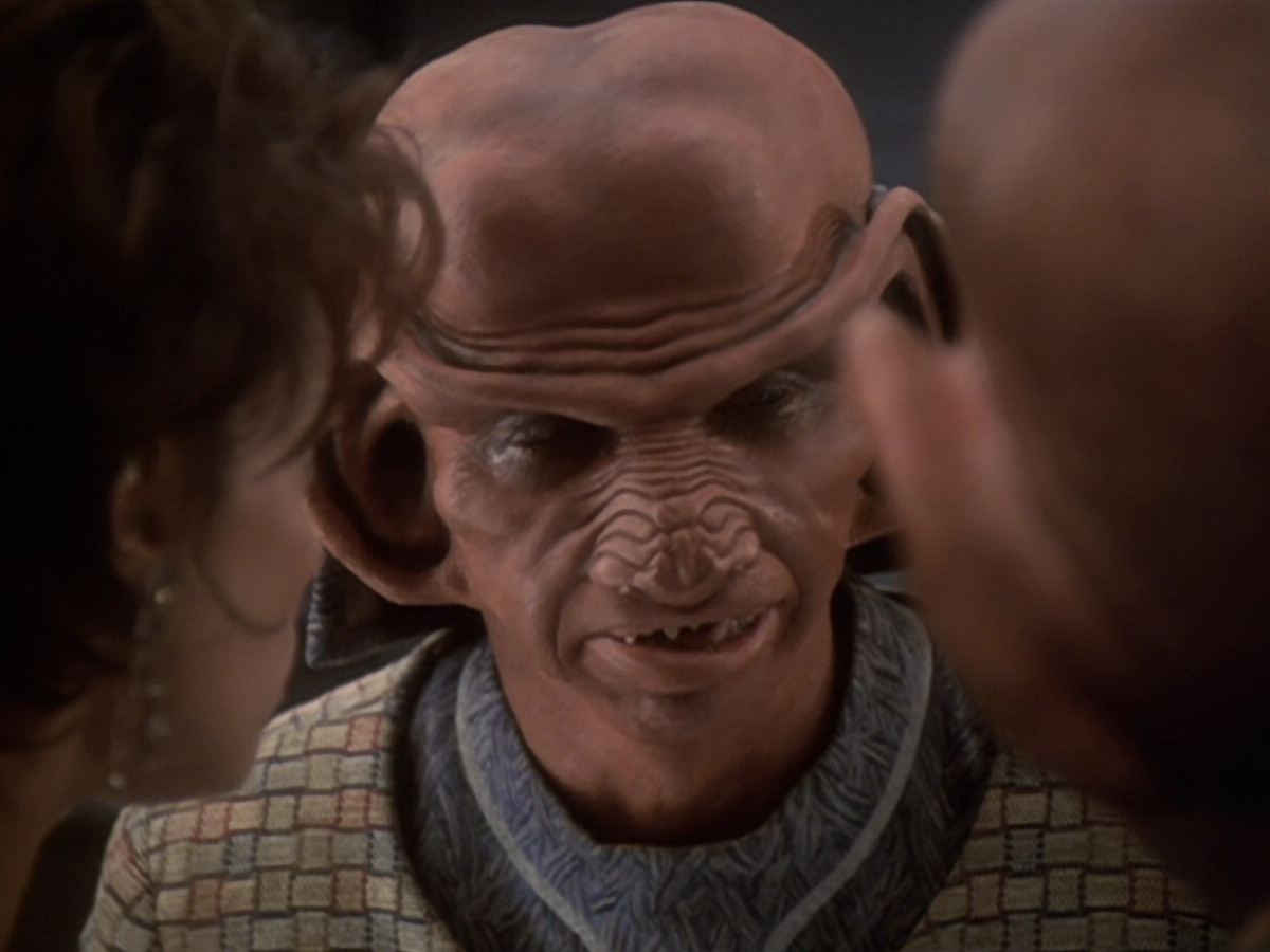 extant_StarTrek_DS9_6x05-FavorTheBold_01565.jpg