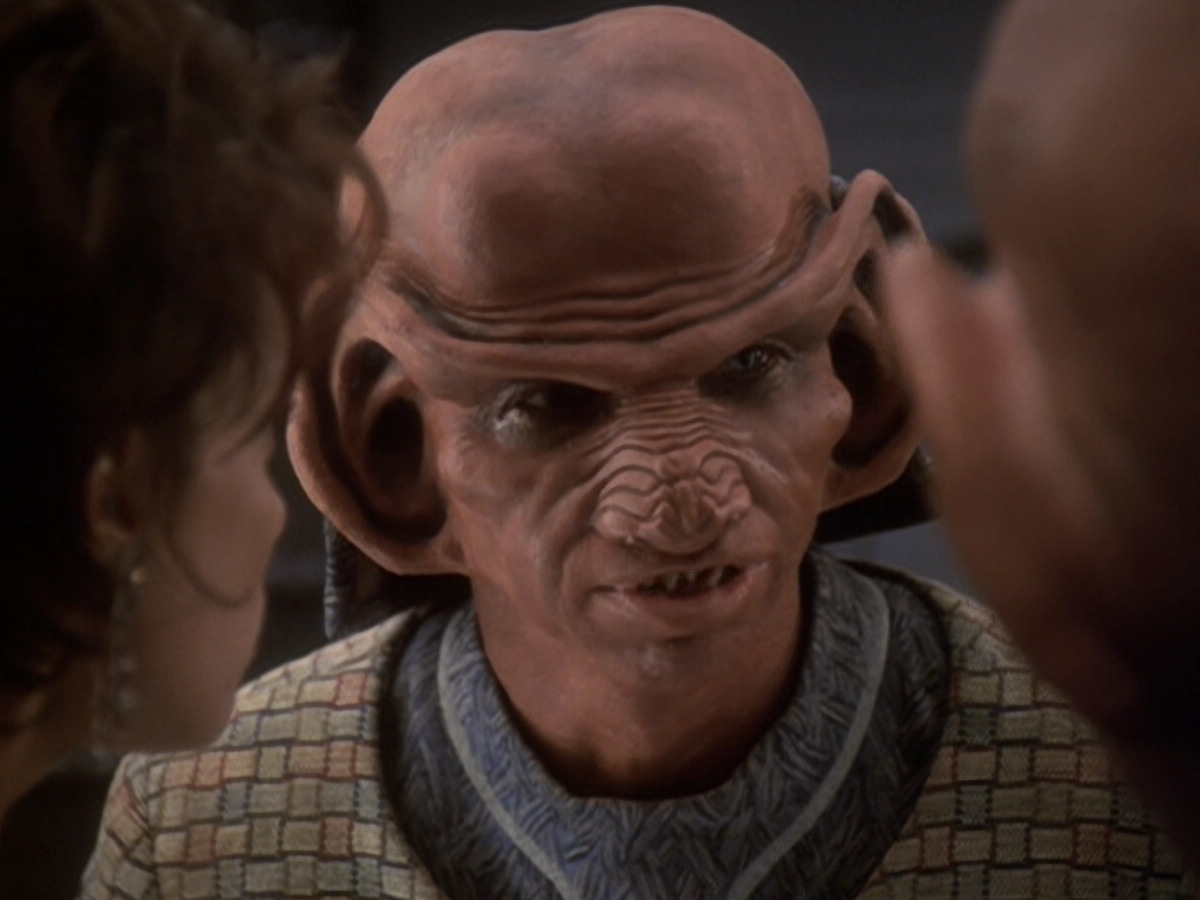 extant_StarTrek_DS9_6x05-FavorTheBold_01566.jpg