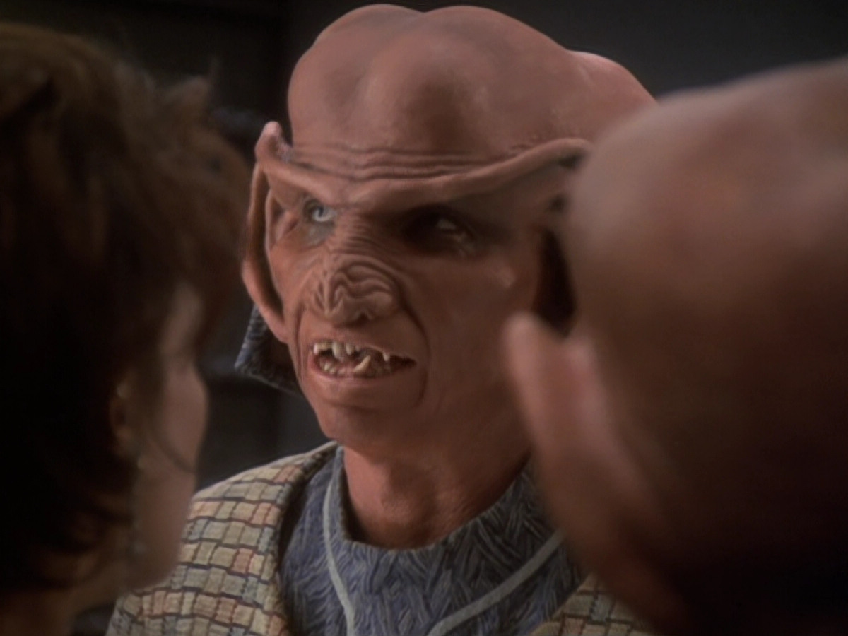 extant_StarTrek_DS9_6x05-FavorTheBold_01572.jpg
