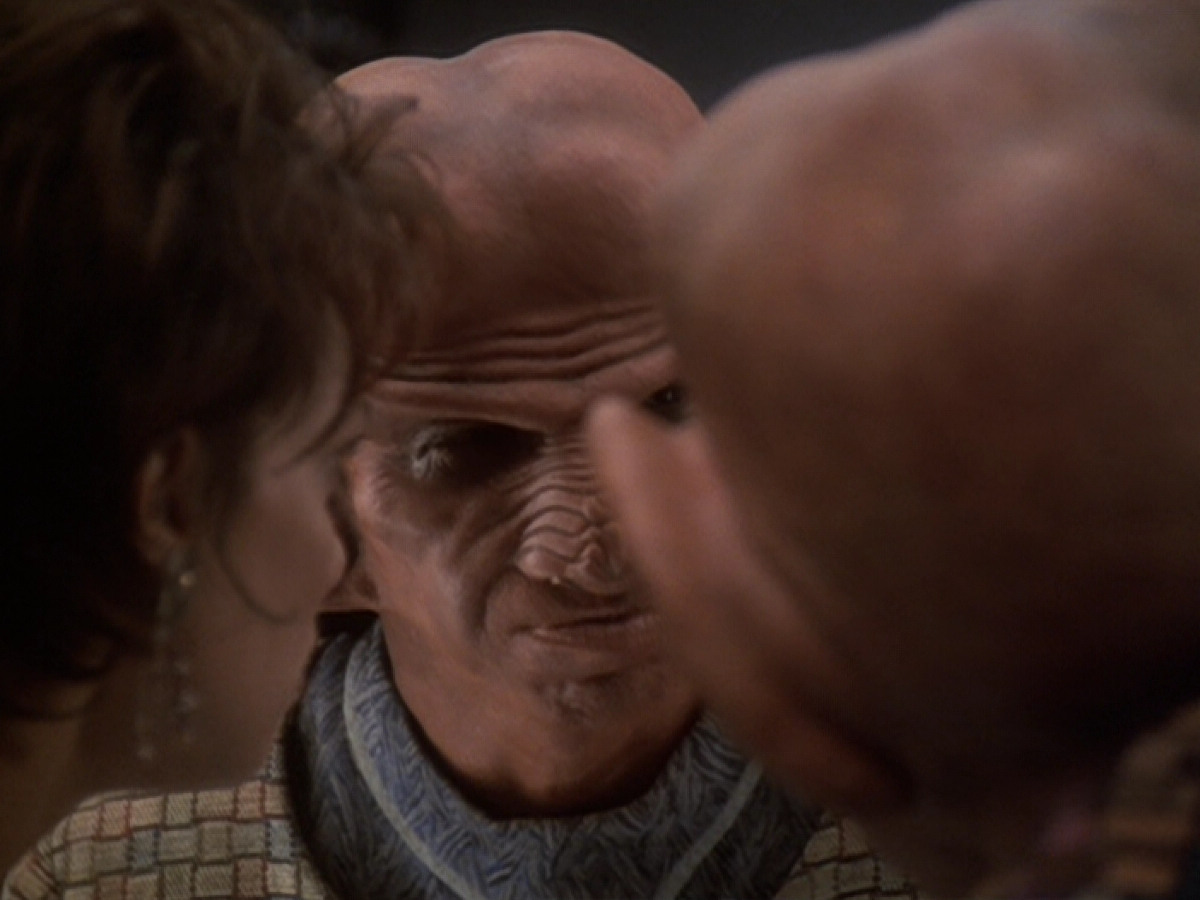 extant_StarTrek_DS9_6x05-FavorTheBold_01579.jpg