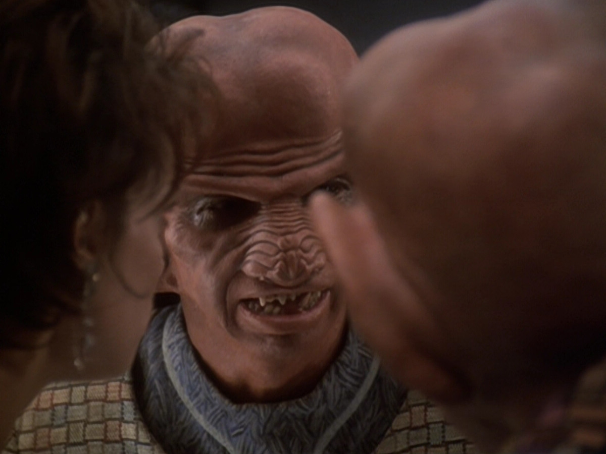extant_StarTrek_DS9_6x05-FavorTheBold_01581.jpg