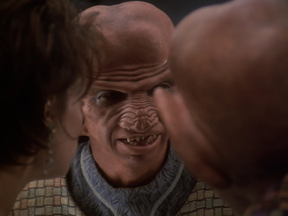 extant_StarTrek_DS9_6x05-FavorTheBold_01582.jpg