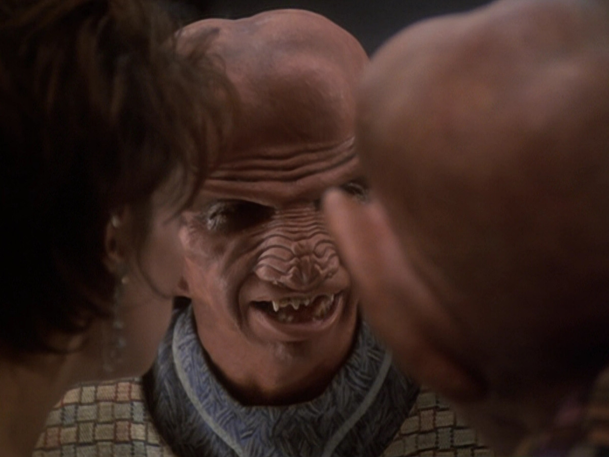 extant_StarTrek_DS9_6x05-FavorTheBold_01583.jpg