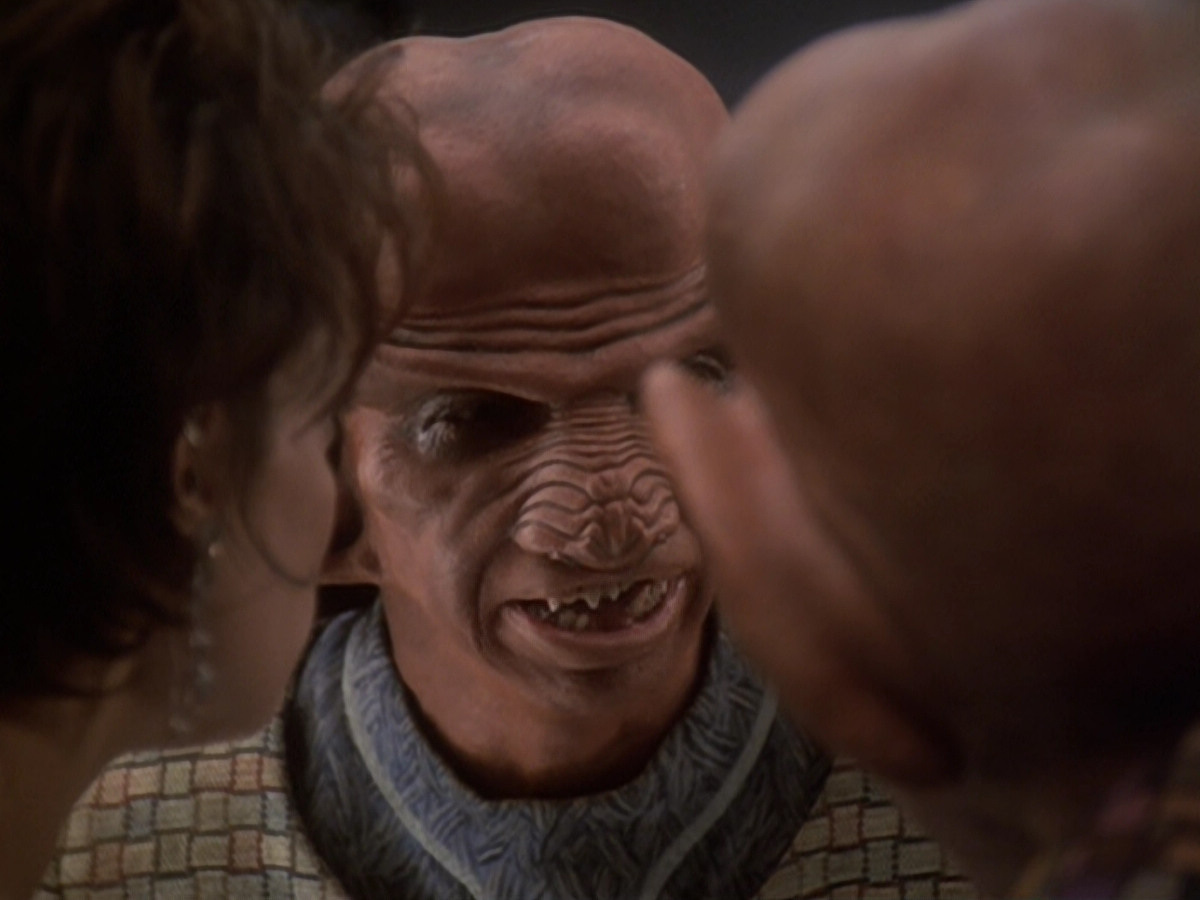 extant_StarTrek_DS9_6x05-FavorTheBold_01585.jpg