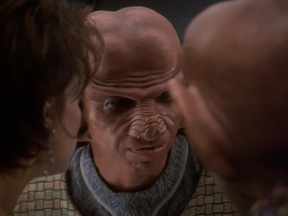 extant_StarTrek_DS9_6x05-FavorTheBold_01591.jpg