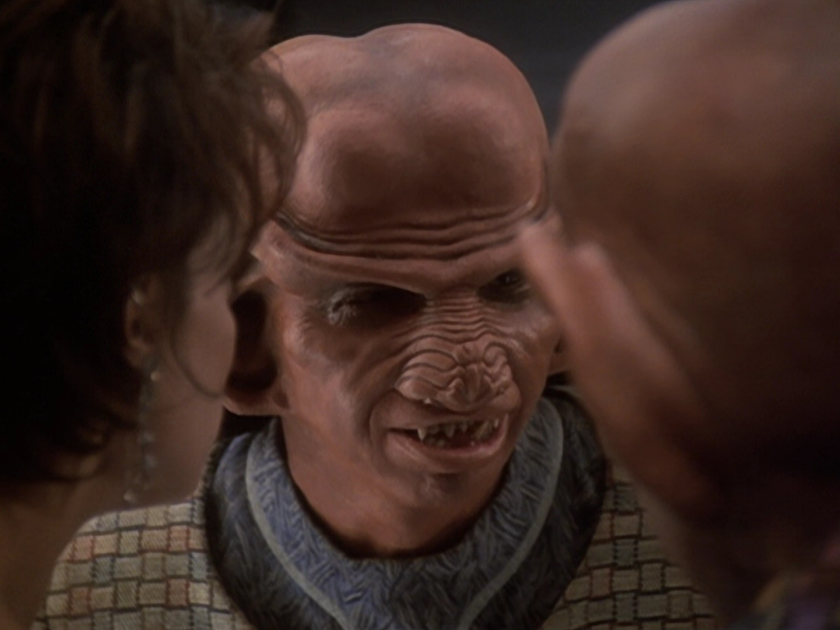extant_StarTrek_DS9_6x05-FavorTheBold_01592.jpg