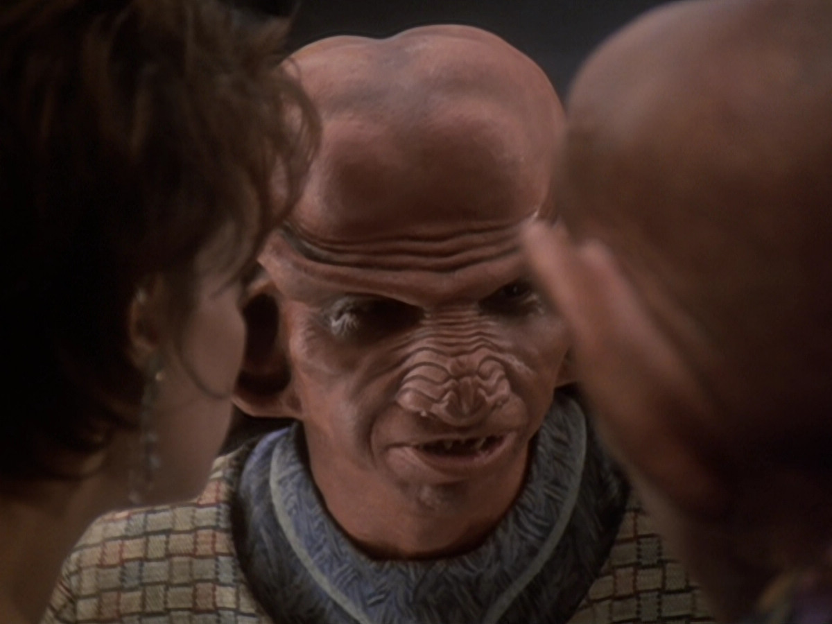extant_StarTrek_DS9_6x05-FavorTheBold_01594.jpg