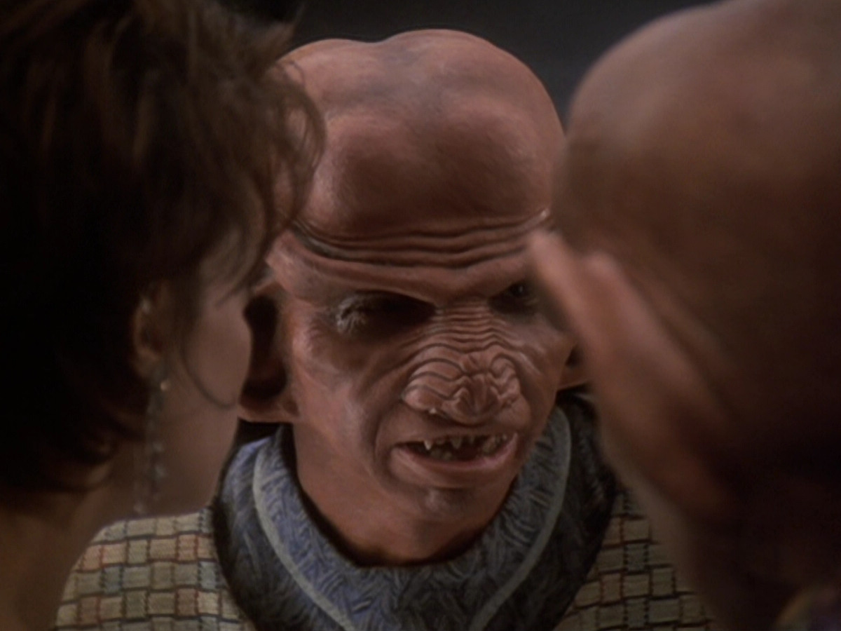 extant_StarTrek_DS9_6x05-FavorTheBold_01595.jpg