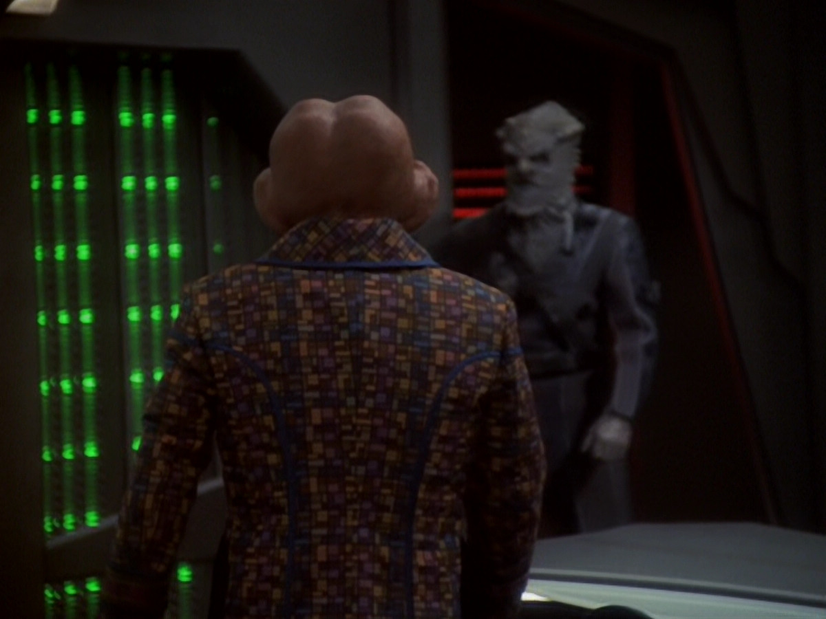 extant_StarTrek_DS9_6x05-FavorTheBold_01607.jpg