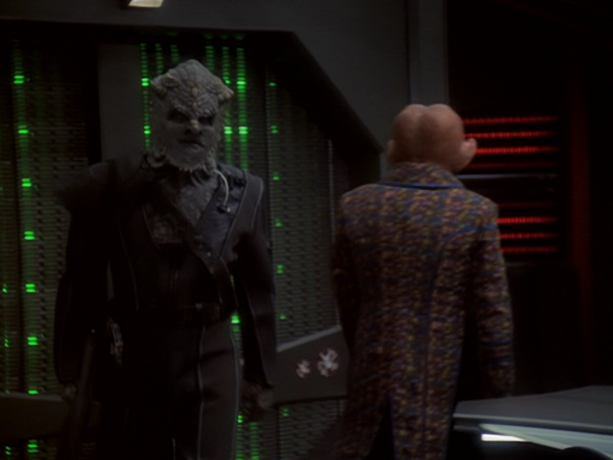 extant_StarTrek_DS9_6x05-FavorTheBold_01610.jpg