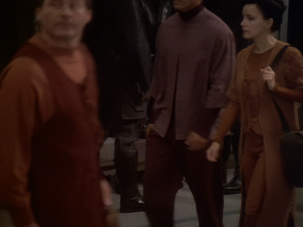 extant_StarTrek_DS9_6x05-FavorTheBold_01623.jpg