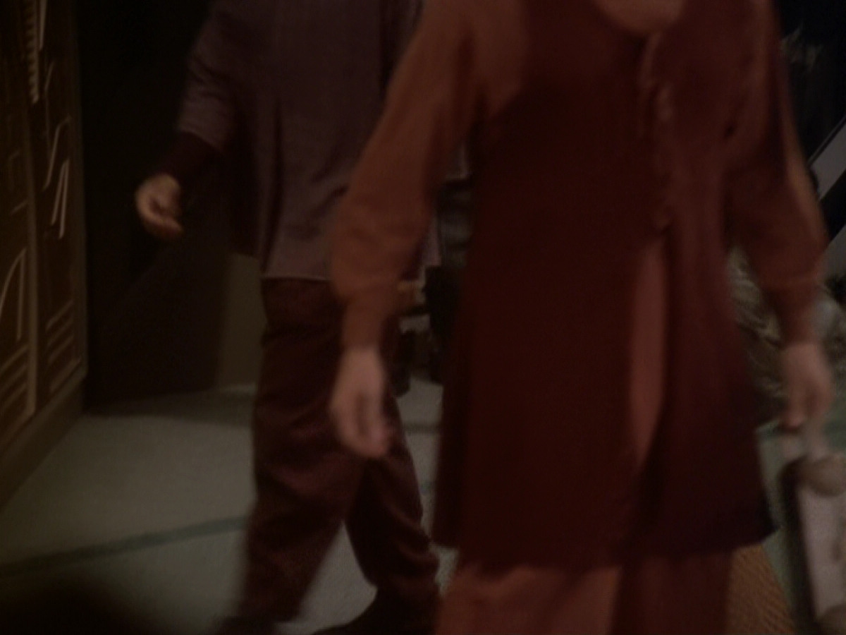 extant_StarTrek_DS9_6x05-FavorTheBold_01624.jpg