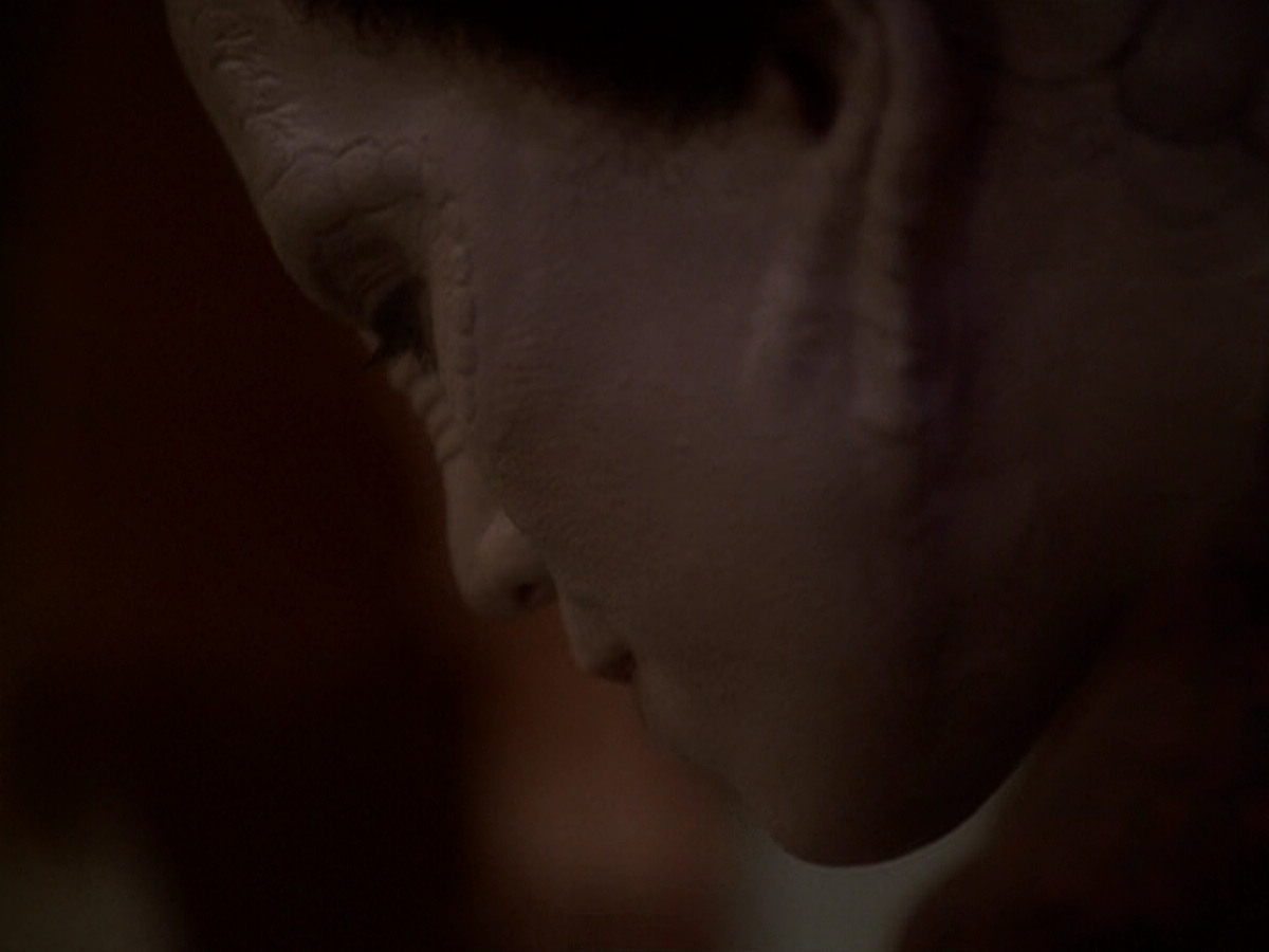 extant_StarTrek_DS9_6x05-FavorTheBold_01636.jpg
